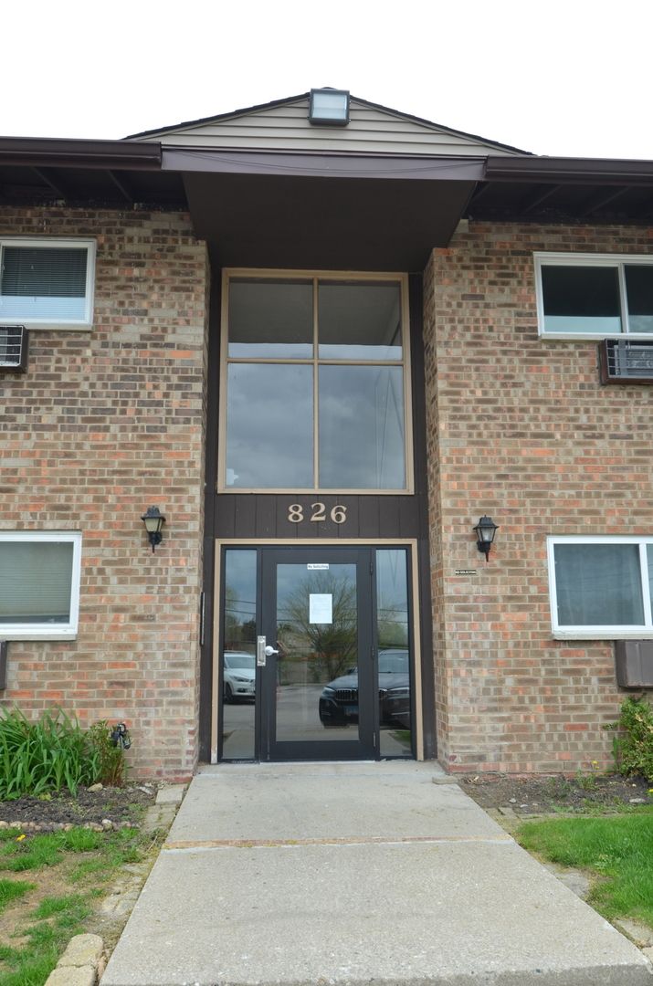 826 E Old Willow Road #206 — Prospect Heights, IL 60070