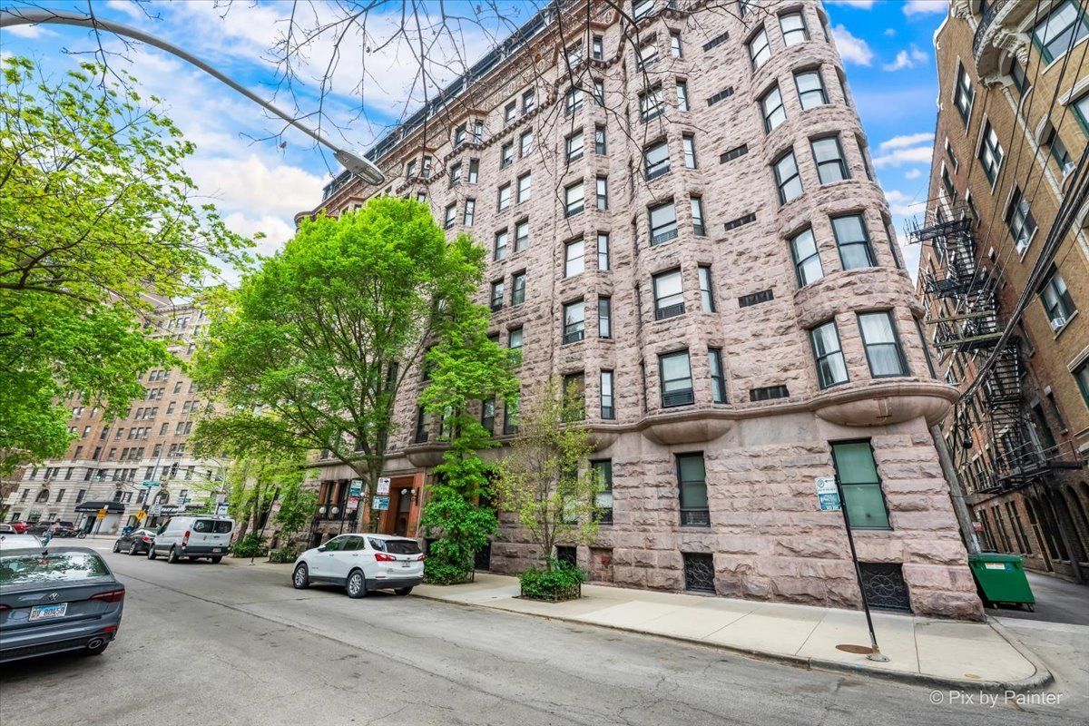2800 N Pine Grove Avenue #4G — Chicago, IL 60657