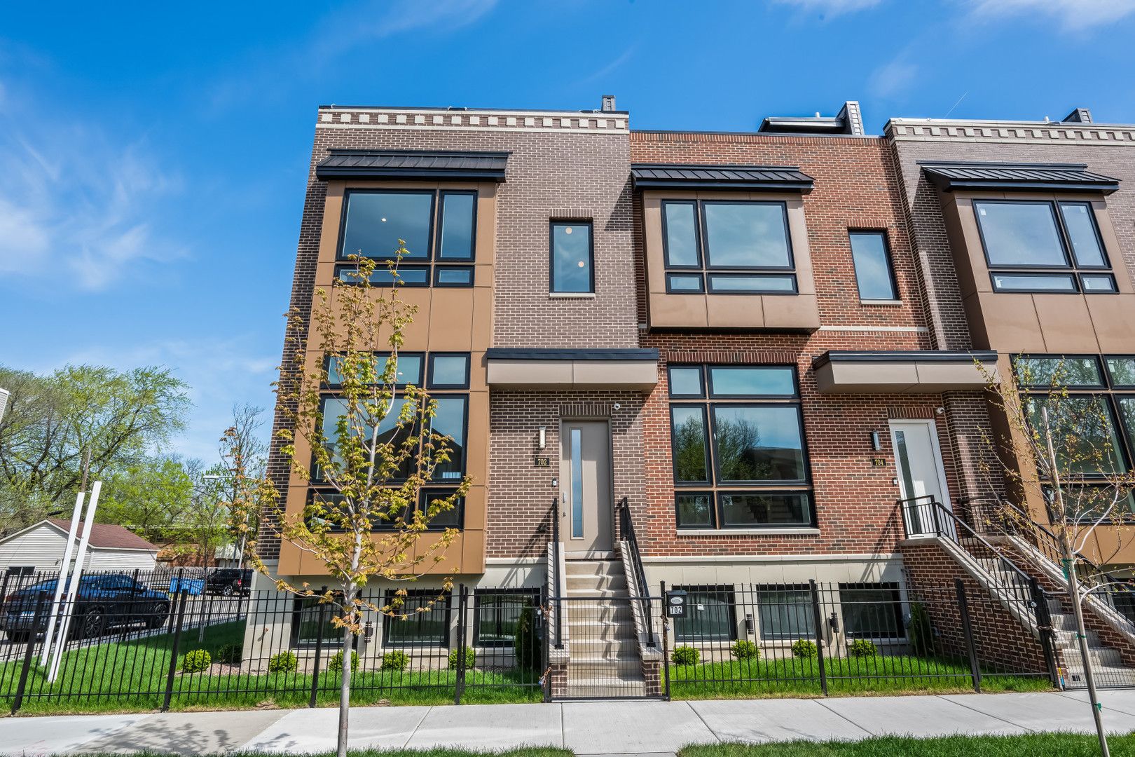 702 E 41 Street — Chicago, IL 60653