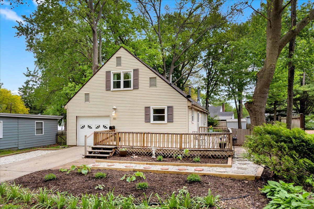 910 Foley Avenue, Champaign, IL 61820