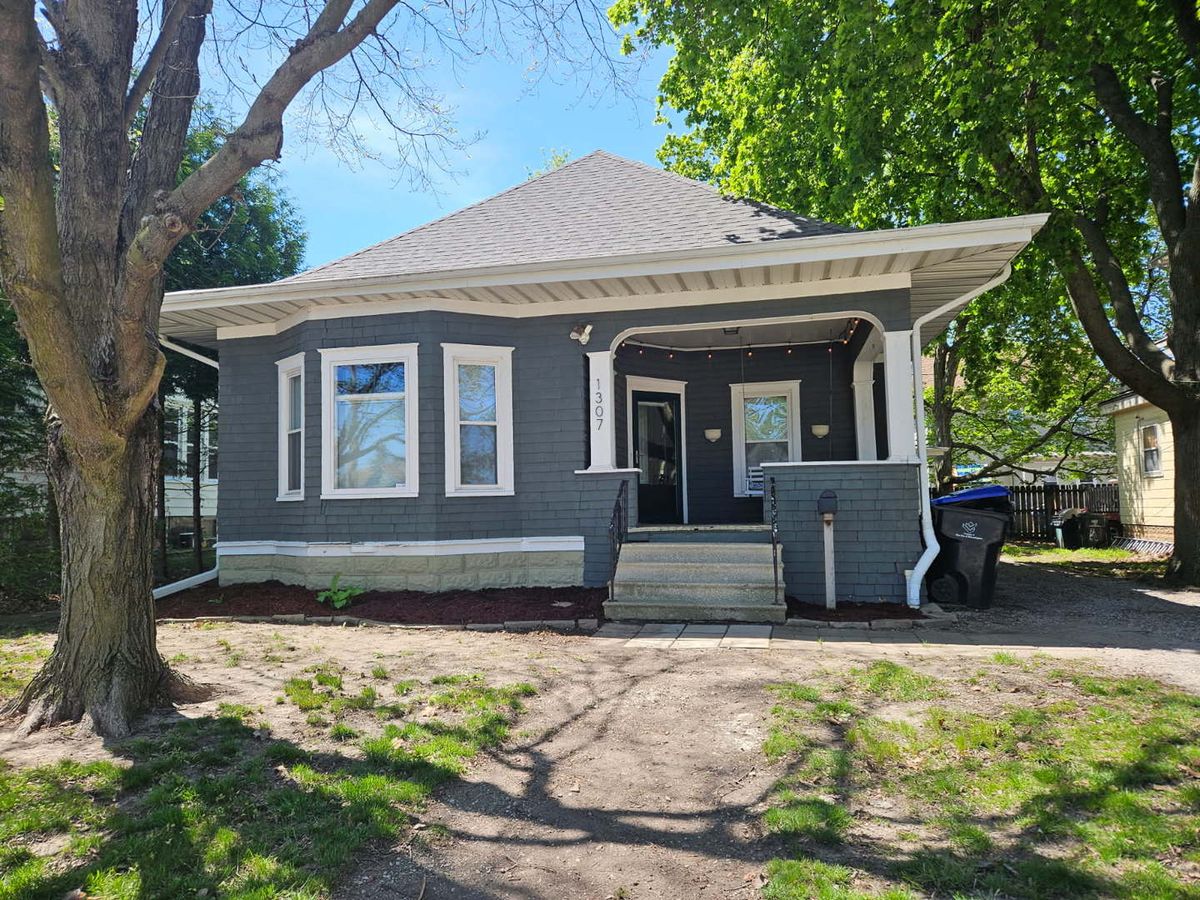 1307 Main Street, Bloomington, IL 61701