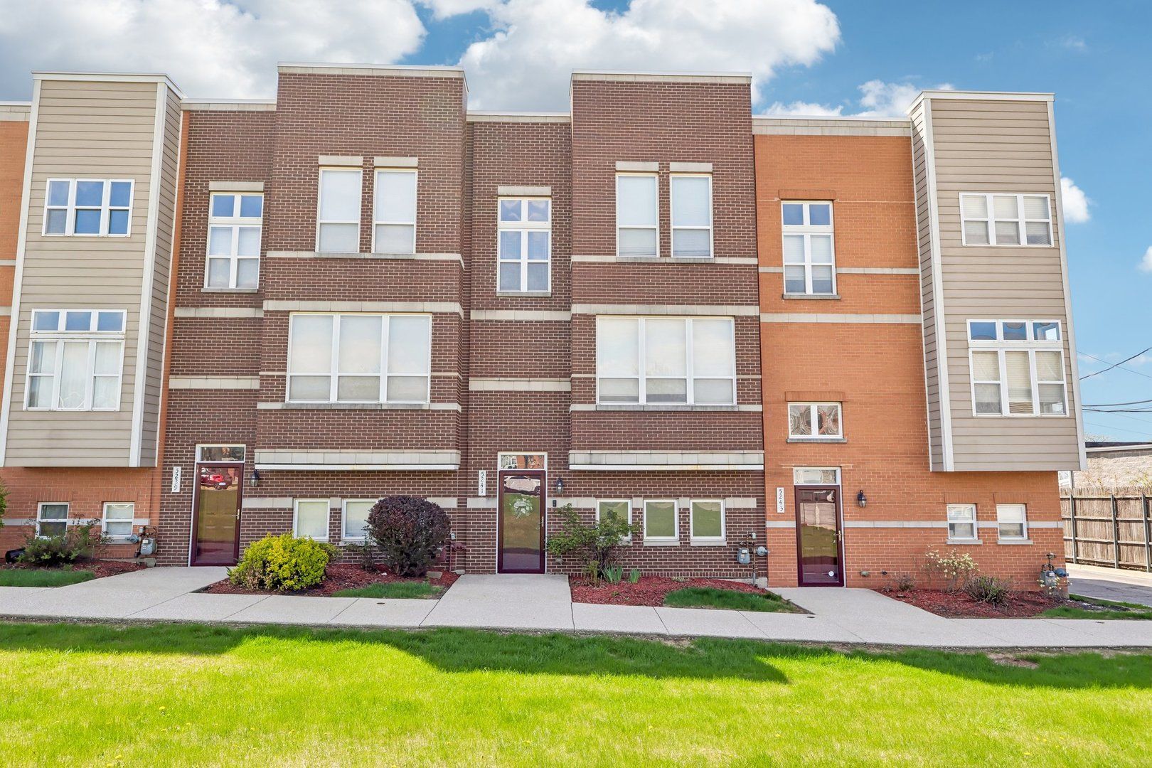 5241 W Galewood Avenue — Chicago, IL 60639
