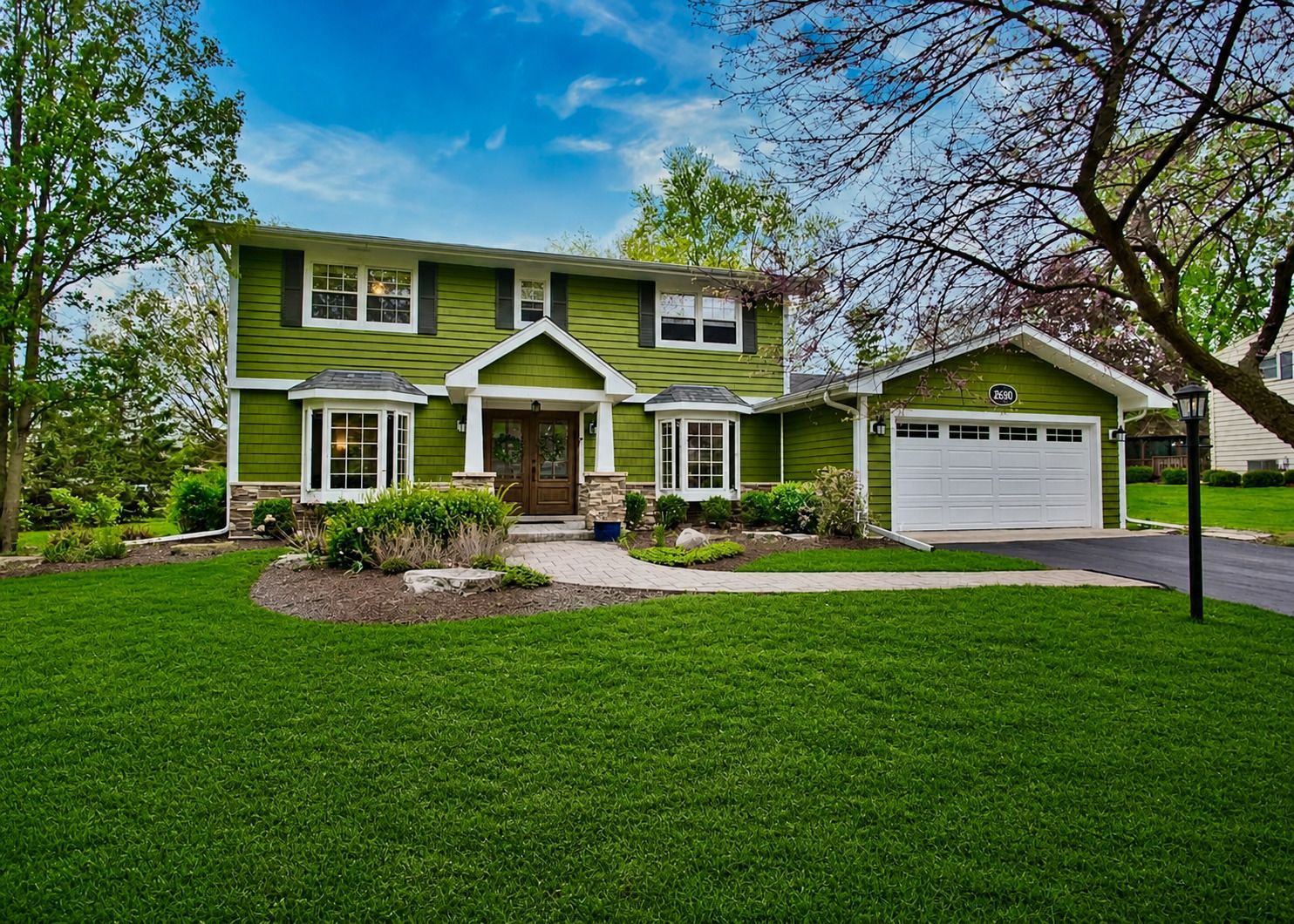 2S510 Seneca Drive — Wheaton, IL 60189