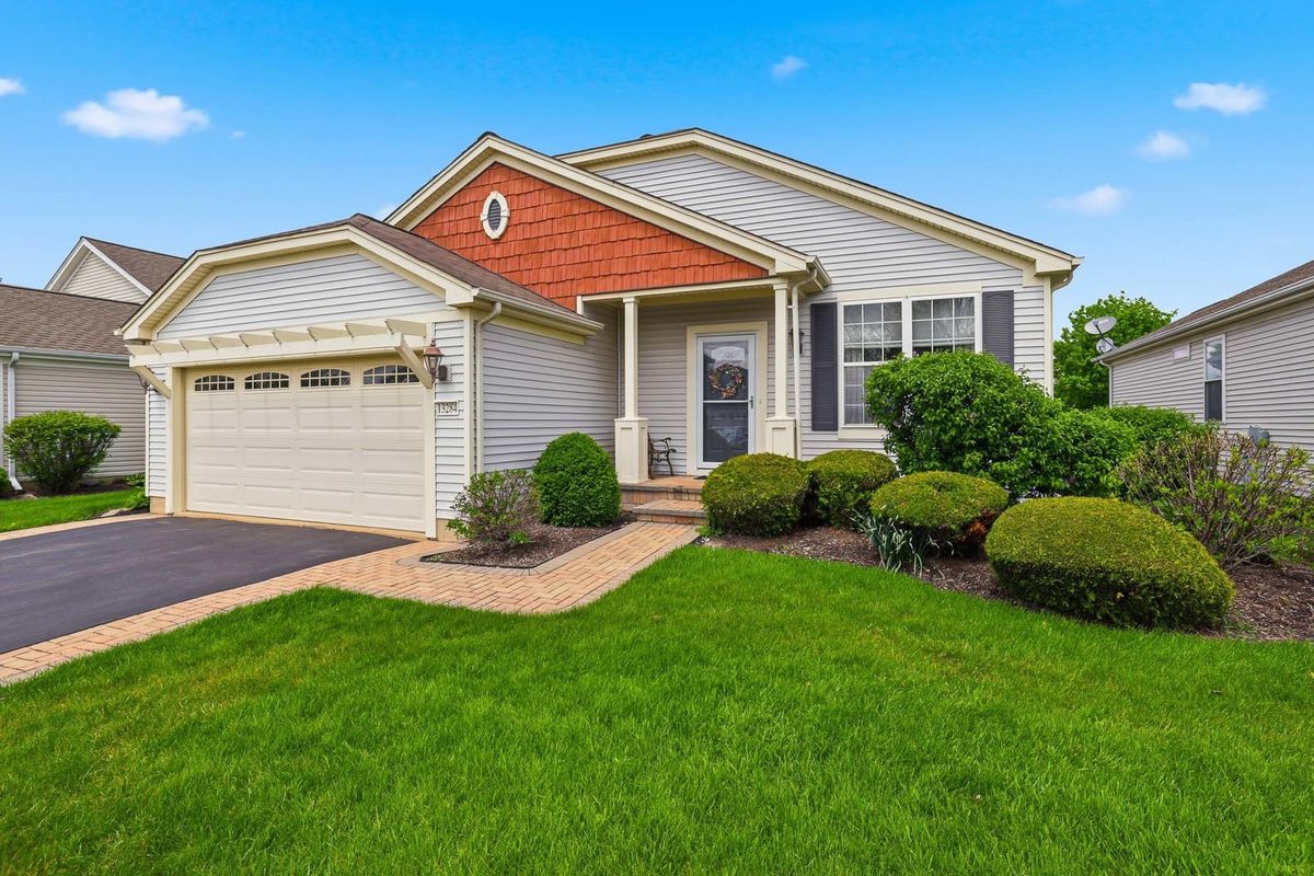 13284 Essex Lane, Huntley, IL 60142