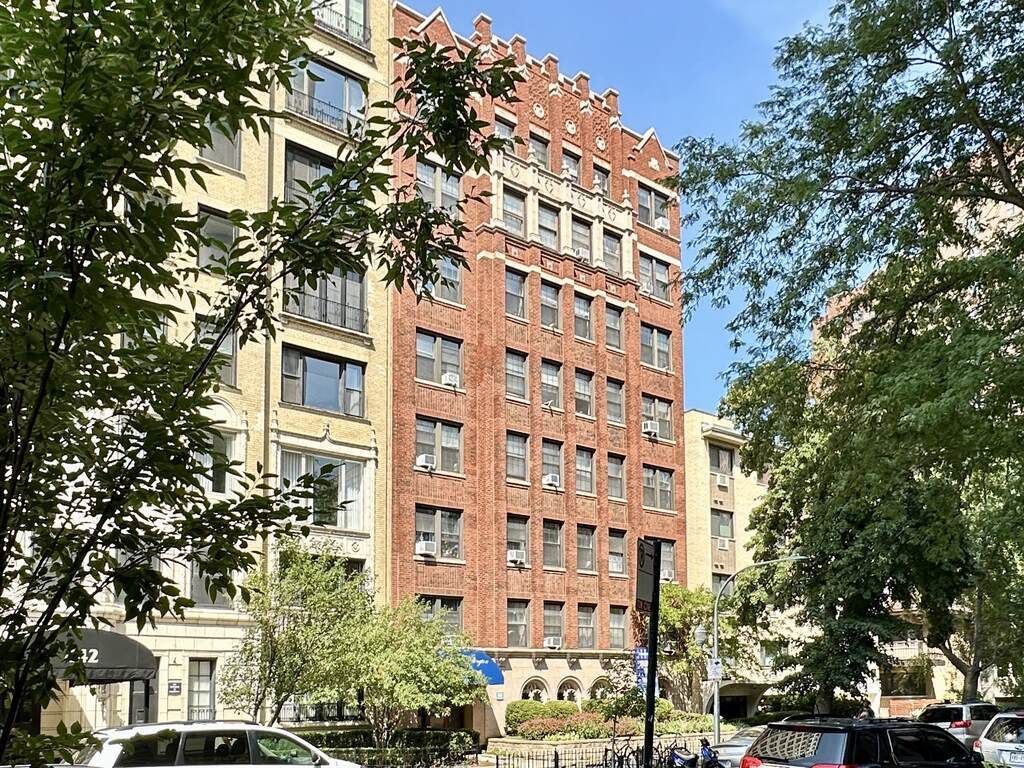 434 Wellington Avenue — Chicago, IL 60657