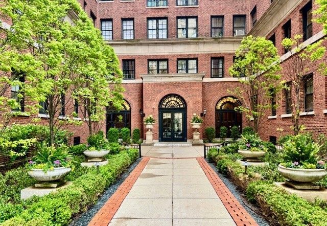 400 Deming Place, Chicago, IL 60614