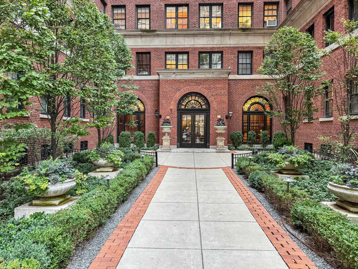 400 Deming Place, Chicago, IL 60614