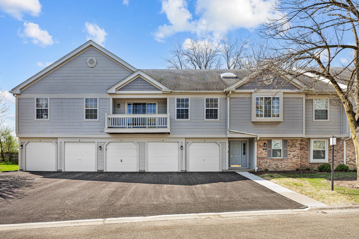 1214 Ballantrae Place #C — Mundelein, IL 60060