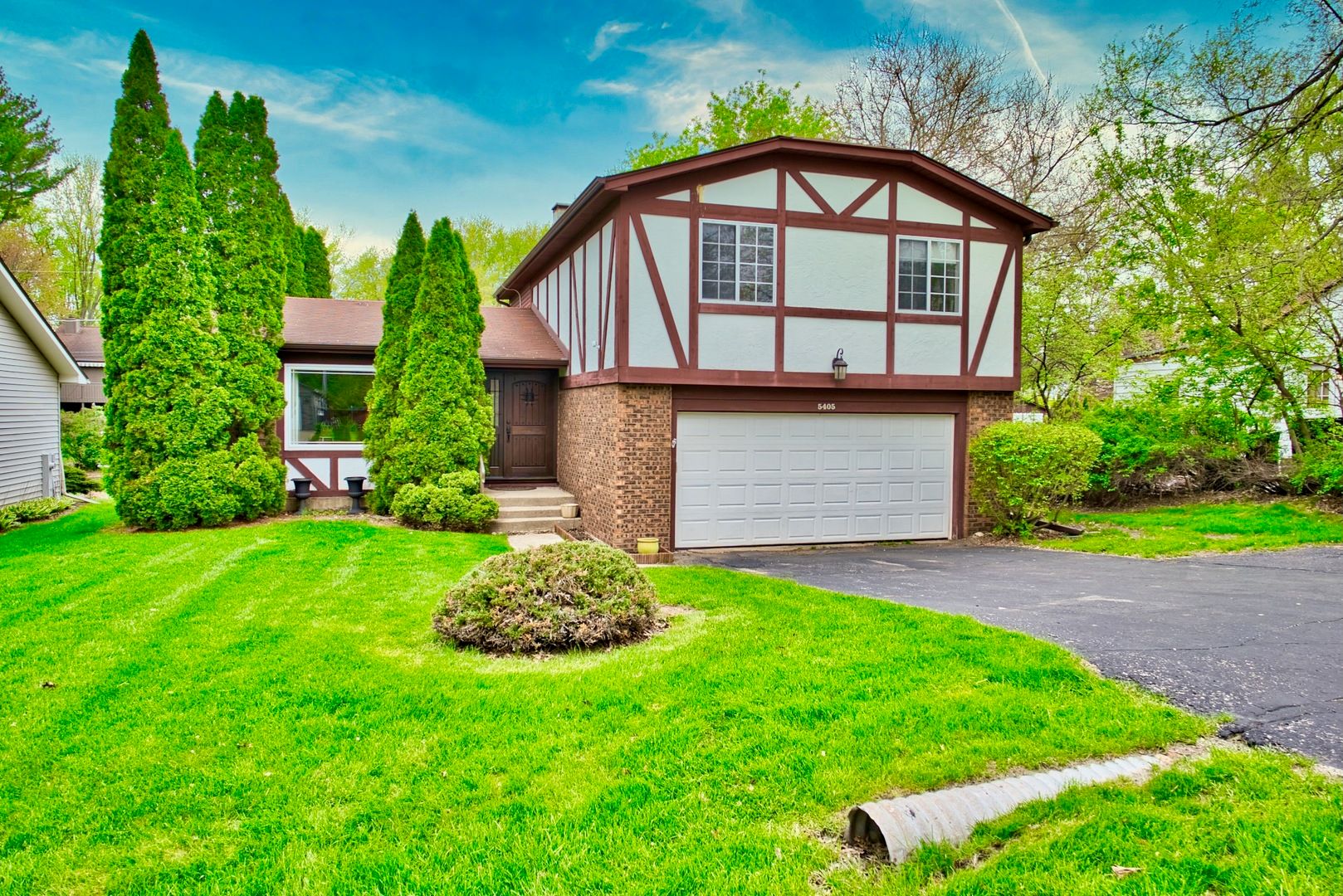 5405 Burwood Road — Oakwood Hills, IL 60013