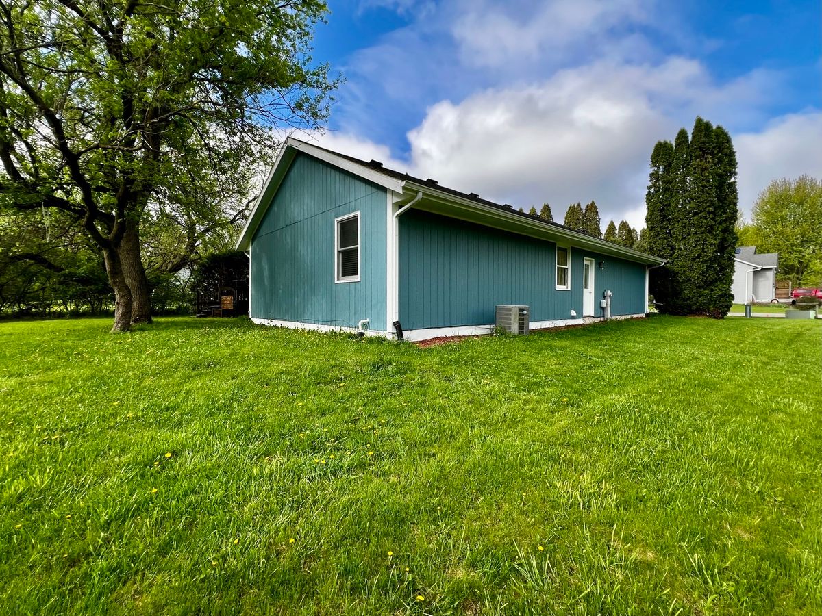143 Liverpool Drive, Poplar Grove, IL 61065