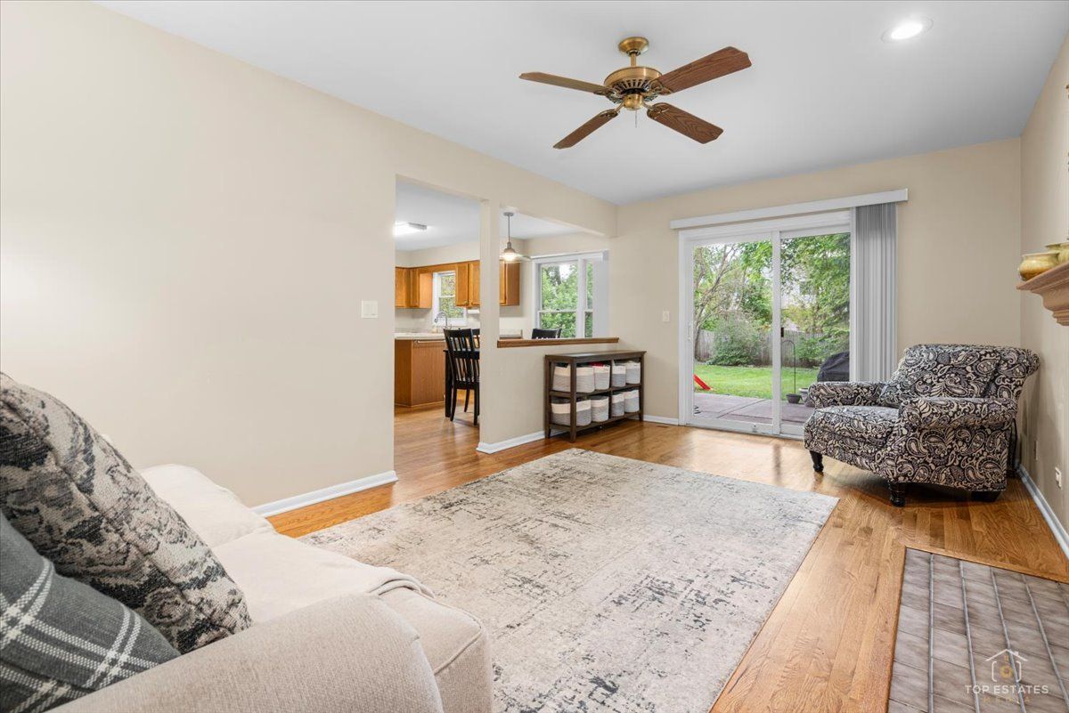 705 Gregor Lane, Wheeling, IL 60090