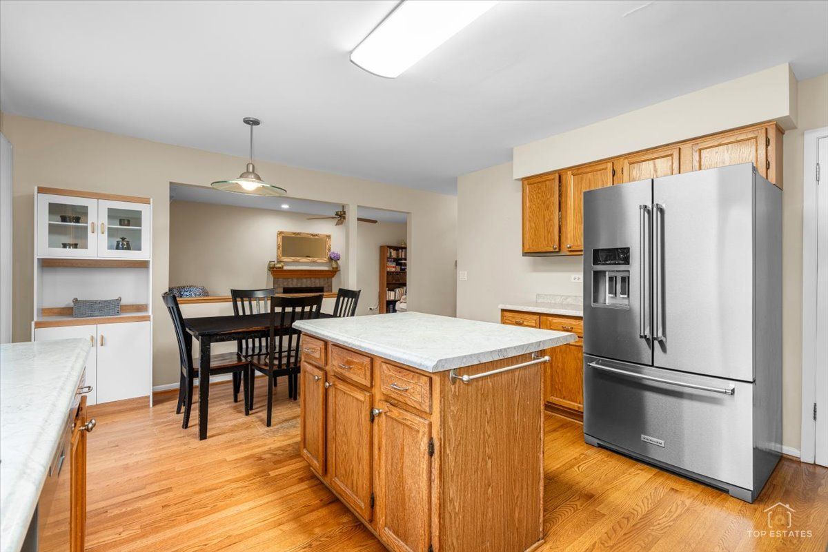 705 Gregor Lane, Wheeling, IL 60090