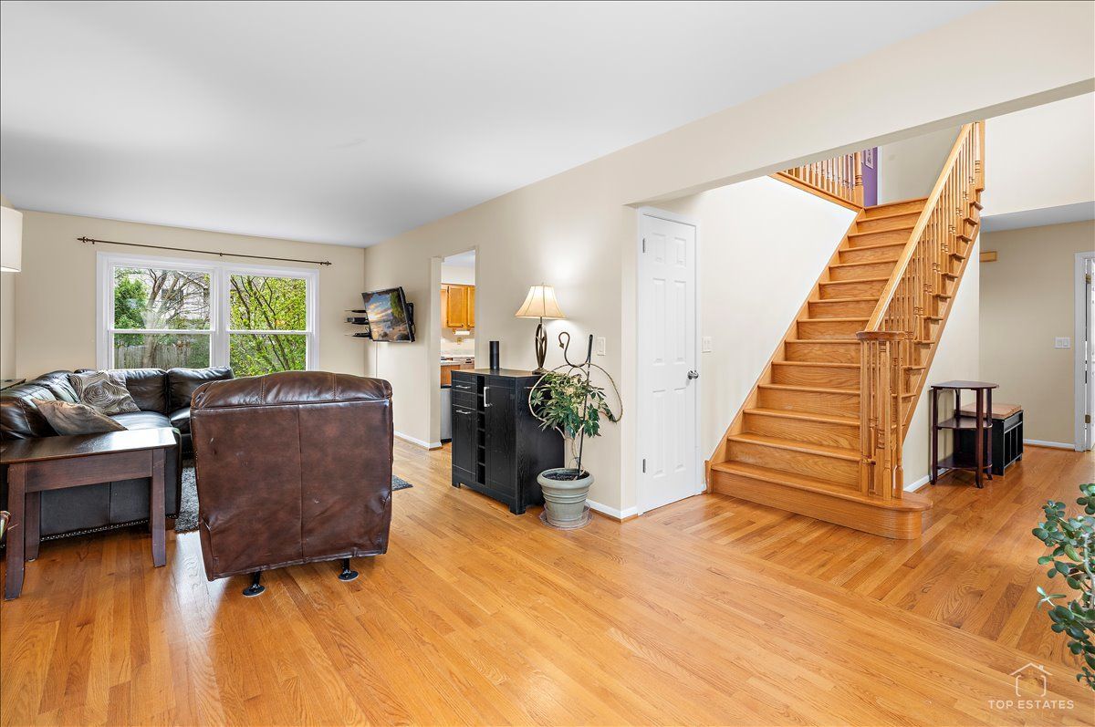 705 Gregor Lane, Wheeling, IL 60090