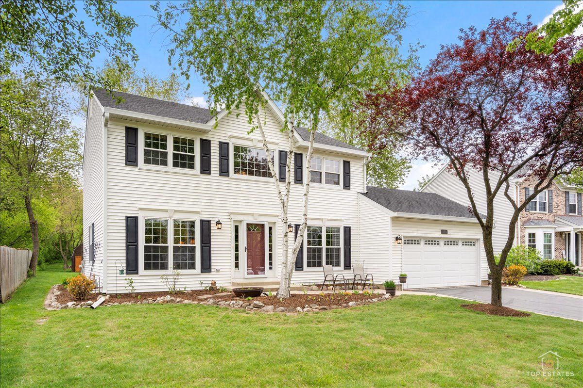 312 Greenview Drive, Crystal Lake, IL 60014