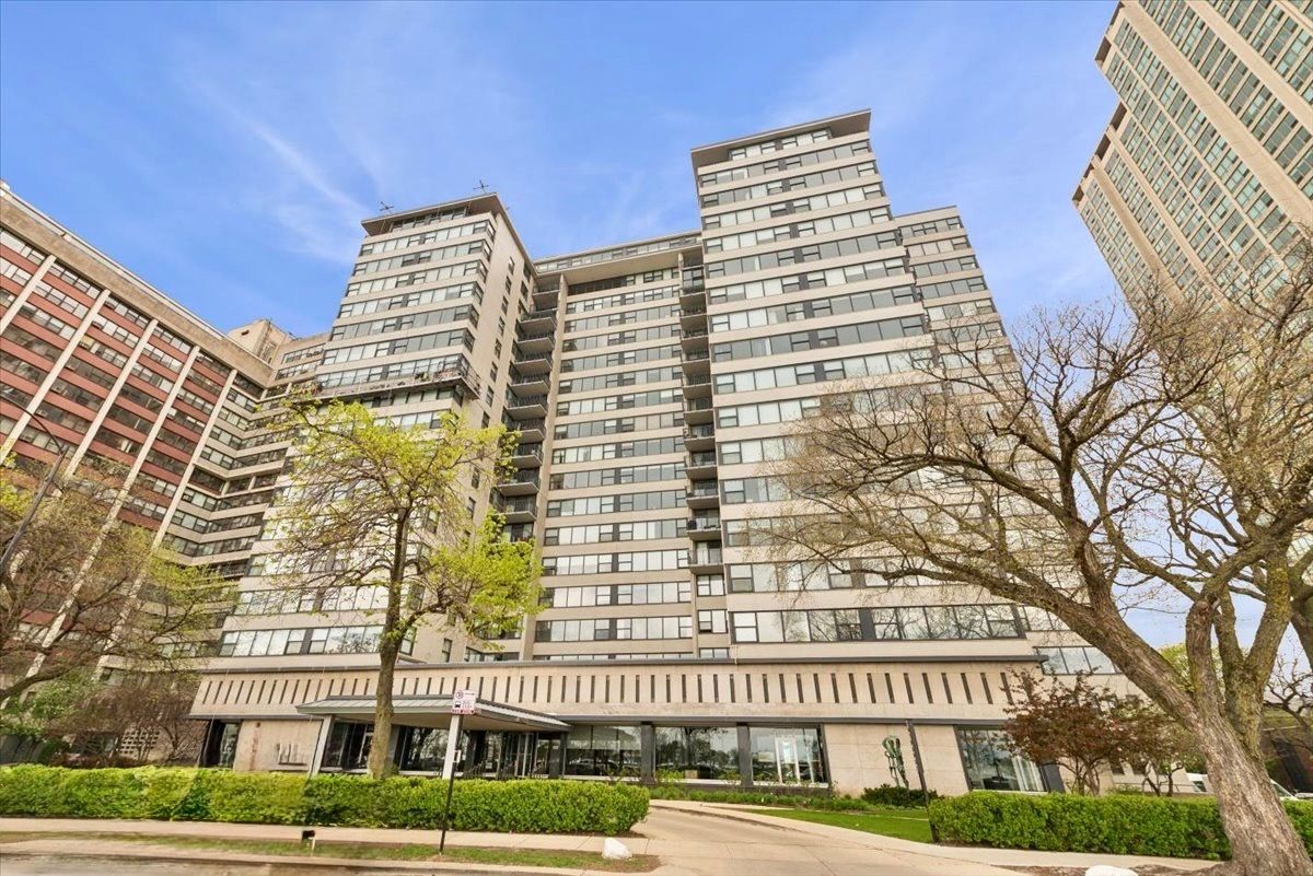 3440 N Lake Shore Drive #14B — Chicago, IL 60657