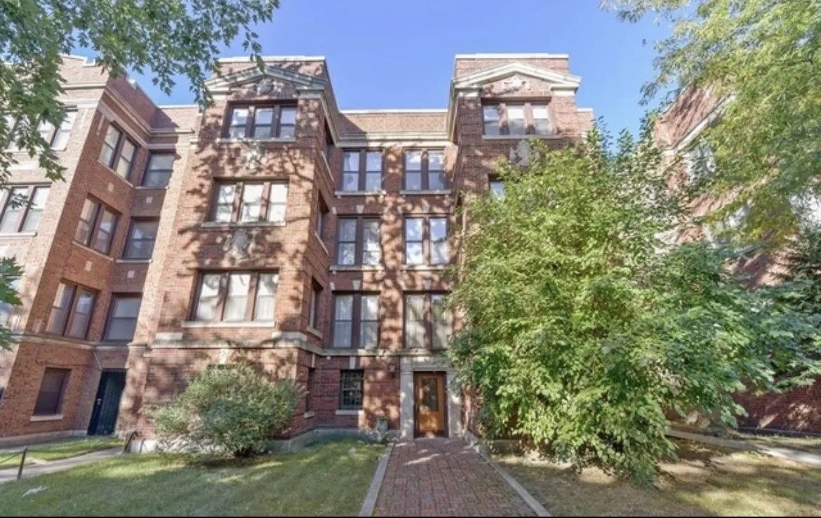 6830 Paxton Avenue — Chicago, IL 60649