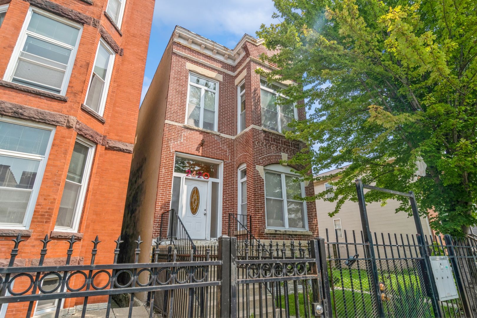 2420 W Polk Street #1 — Chicago, IL 60612