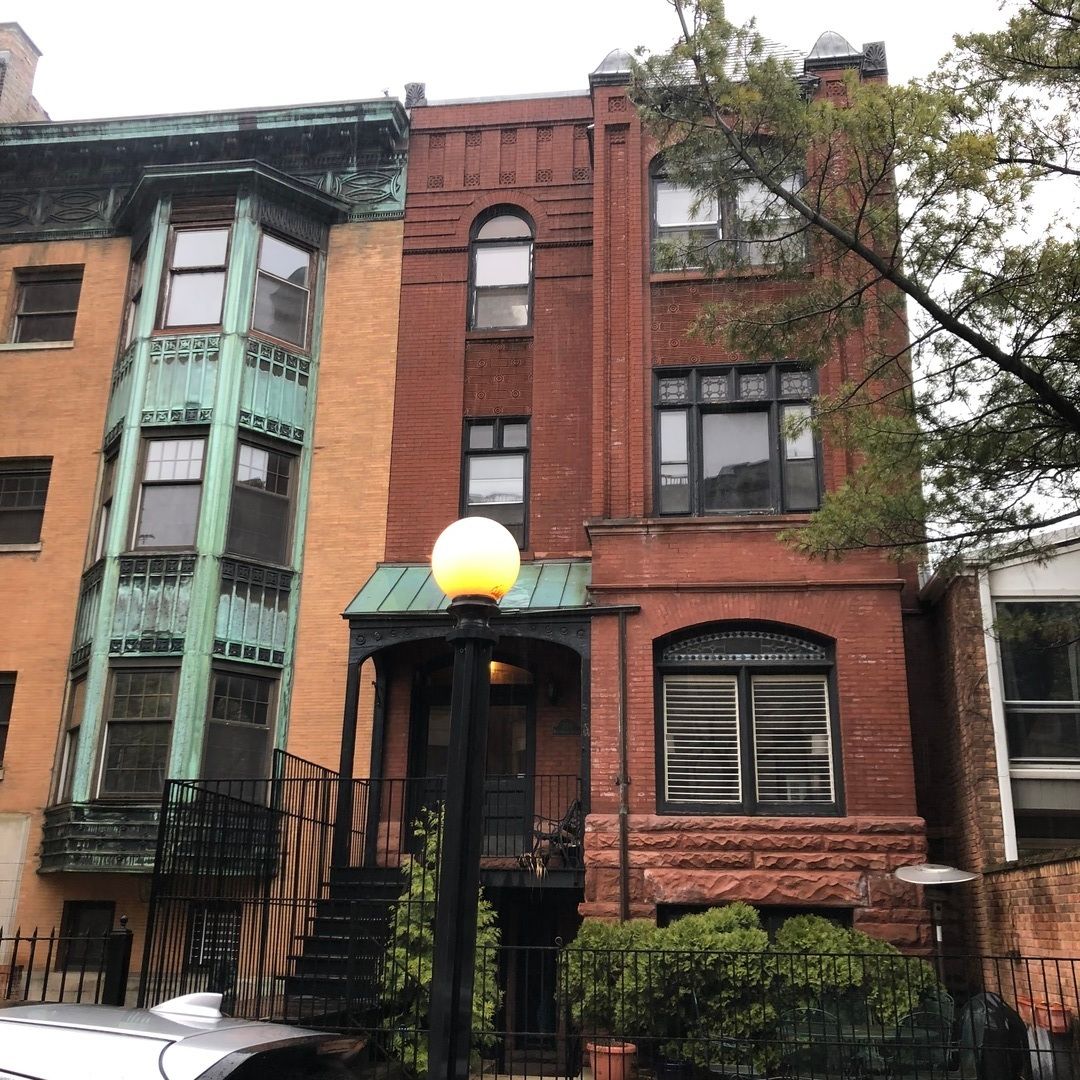 350 Dickens Avenue, Chicago, IL 60614