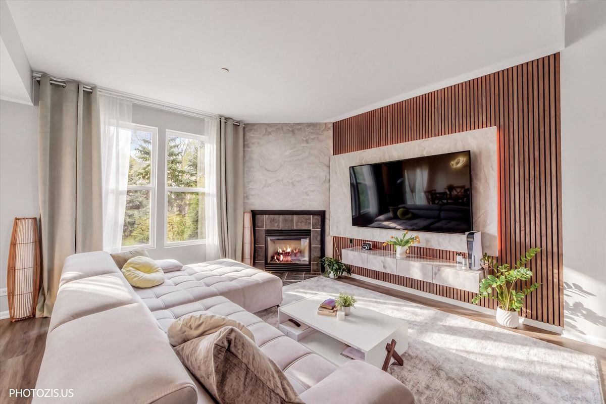 908 Elizabeth Drive, Streamwood, IL 60107