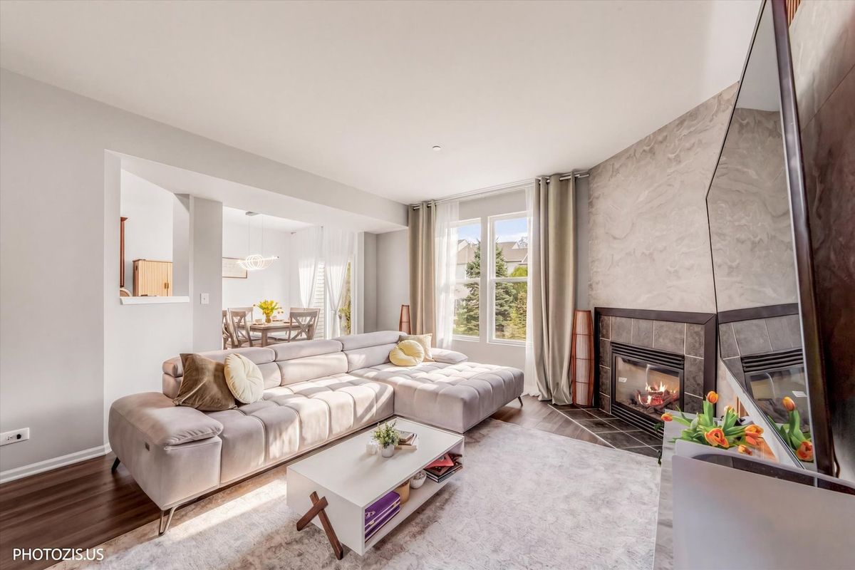 908 Elizabeth Drive, Streamwood, IL 60107