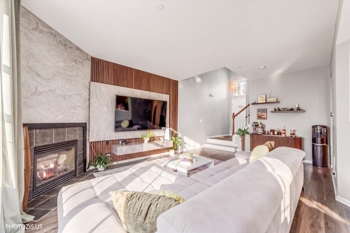 908 Elizabeth Drive, Streamwood, IL 60107