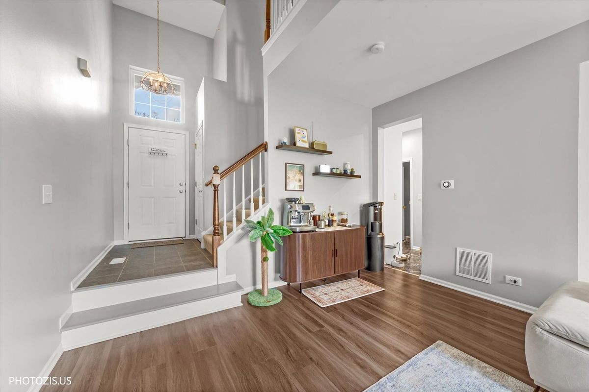 908 Elizabeth Drive, Streamwood, IL 60107