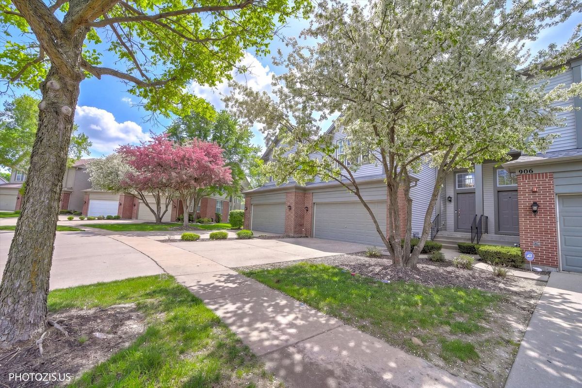 908 Elizabeth Drive, Streamwood, IL 60107