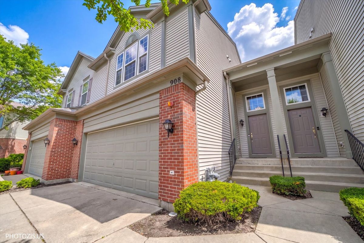 908 Elizabeth Drive, Streamwood, IL 60107