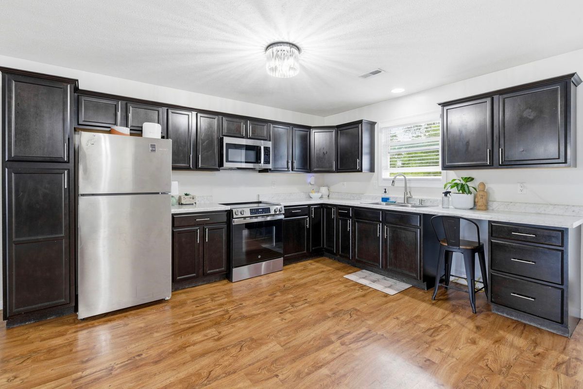 211 Wild Rose Lane, Marion, IL 62959
