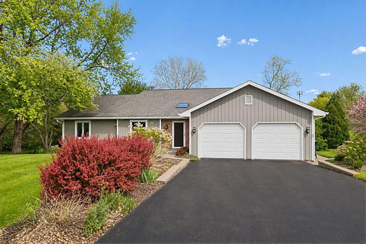 4508 Nancy Drive — Crystal Lake, IL 60014