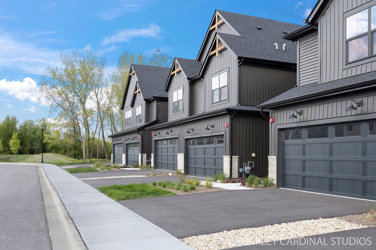 8490 Cornelia Lane, Woodridge, IL 60517