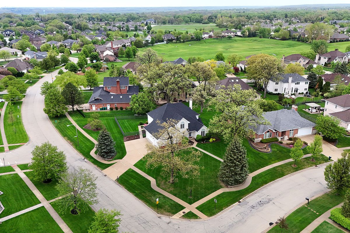 1231 Abbey Oaks Drive, Lemont, IL 60439