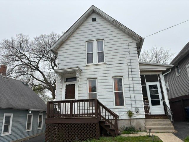 32 Daniels Avenue — Elgin, IL 60120