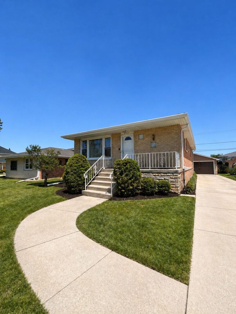 8405 Melvina Avenue — Burbank, IL 60459