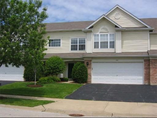 909 Waterford Lane — Elk Grove Village, IL 60007