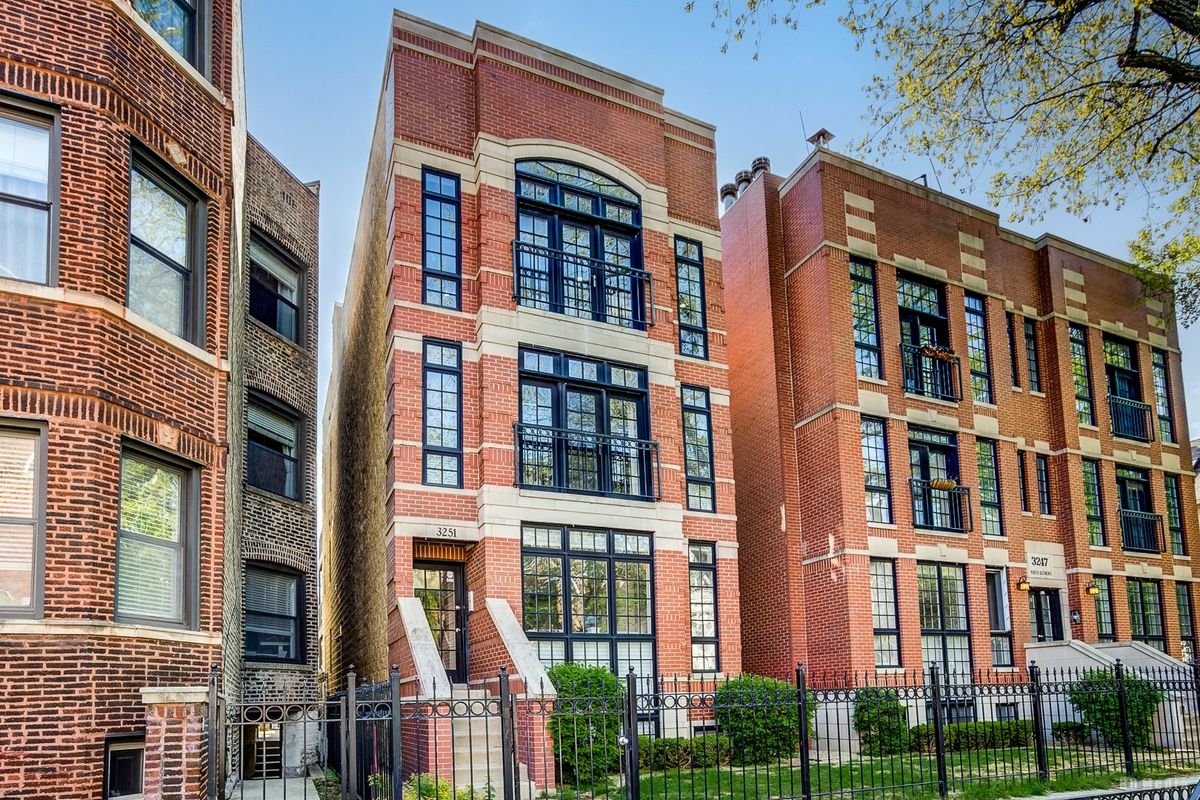 3251 Kenmore Avenue, Chicago, IL 60657