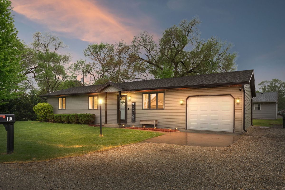 110 Elm Avenue, St. Anne, IL 60964