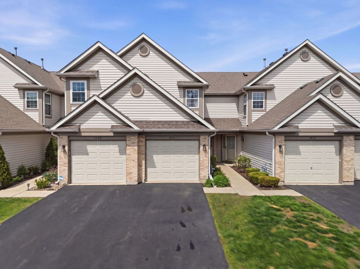 1911 Grove Avenue, Schaumburg, IL 60193