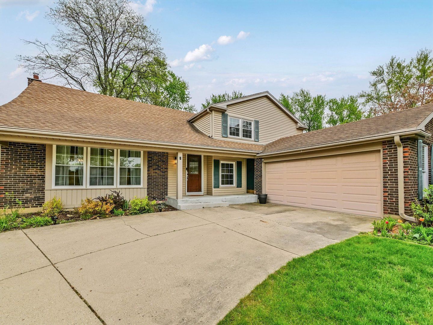 943 N Crestview Drive — Palatine, IL 60067