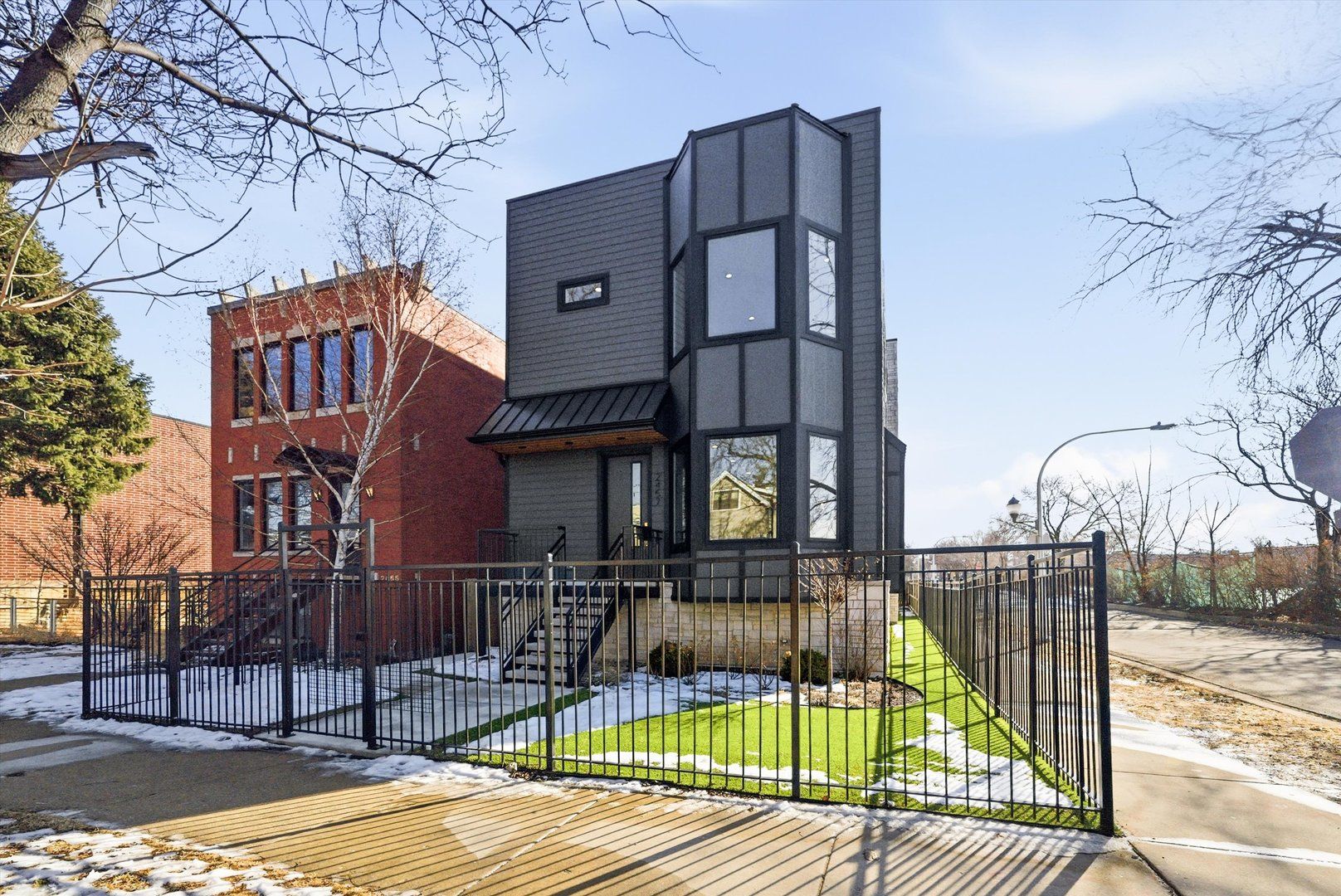 2457 W Byron Street — Chicago, IL 60618