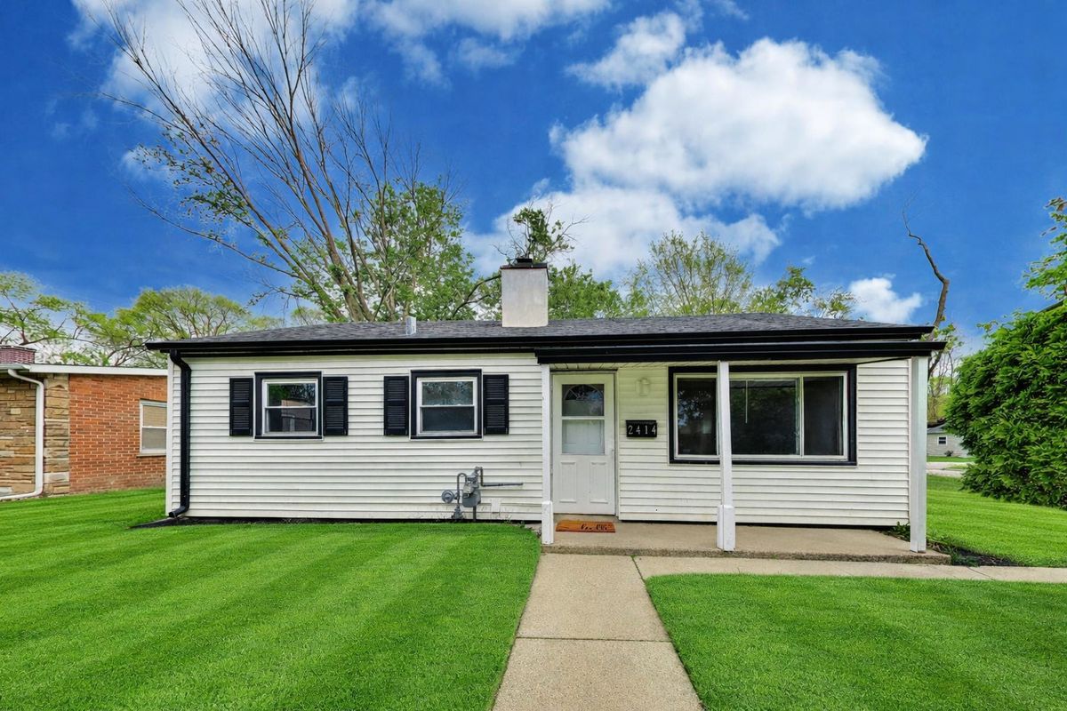 2414 Circle Drive, Hazel Crest, IL 60429