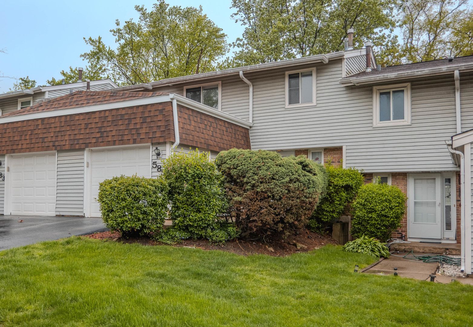 585 Sharon Way — Bolingbrook, IL 60440