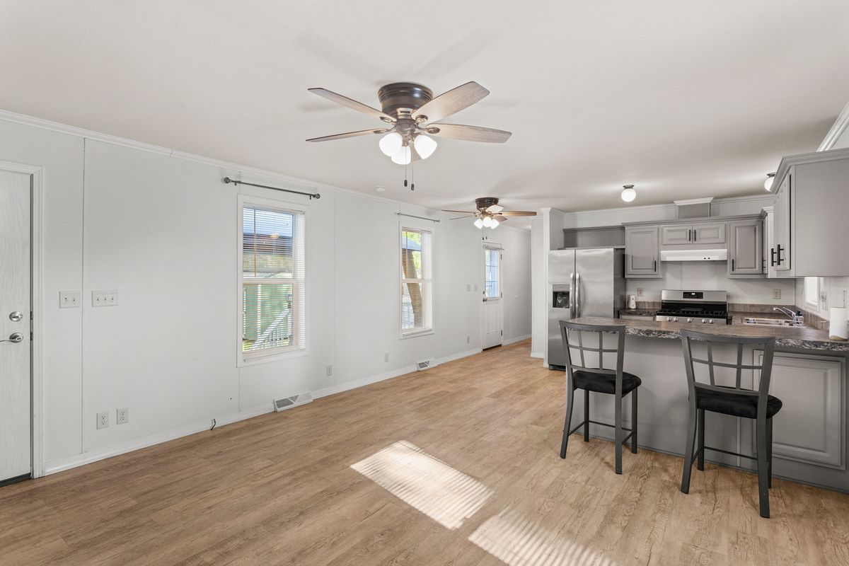 7 Pulaski Street, Mahomet, IL 61853