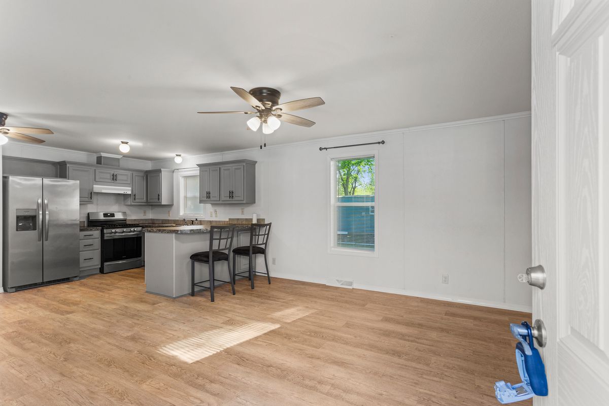 7 Pulaski Street, Mahomet, IL 61853