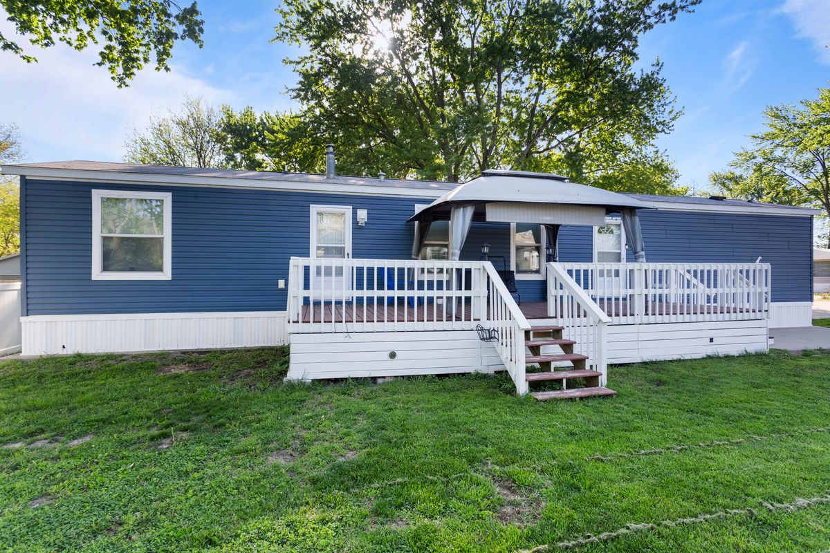 7 Pulaski Street, Mahomet, IL 61853