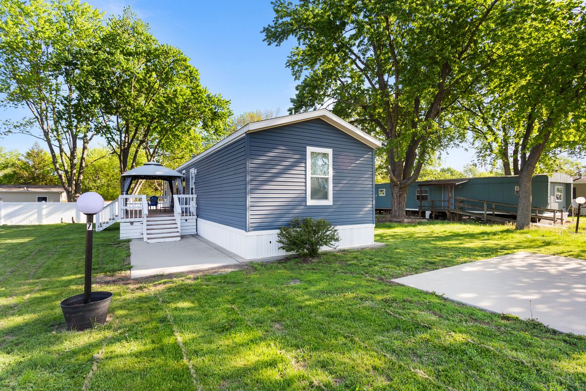 7 Pulaski Street, Mahomet, IL 61853