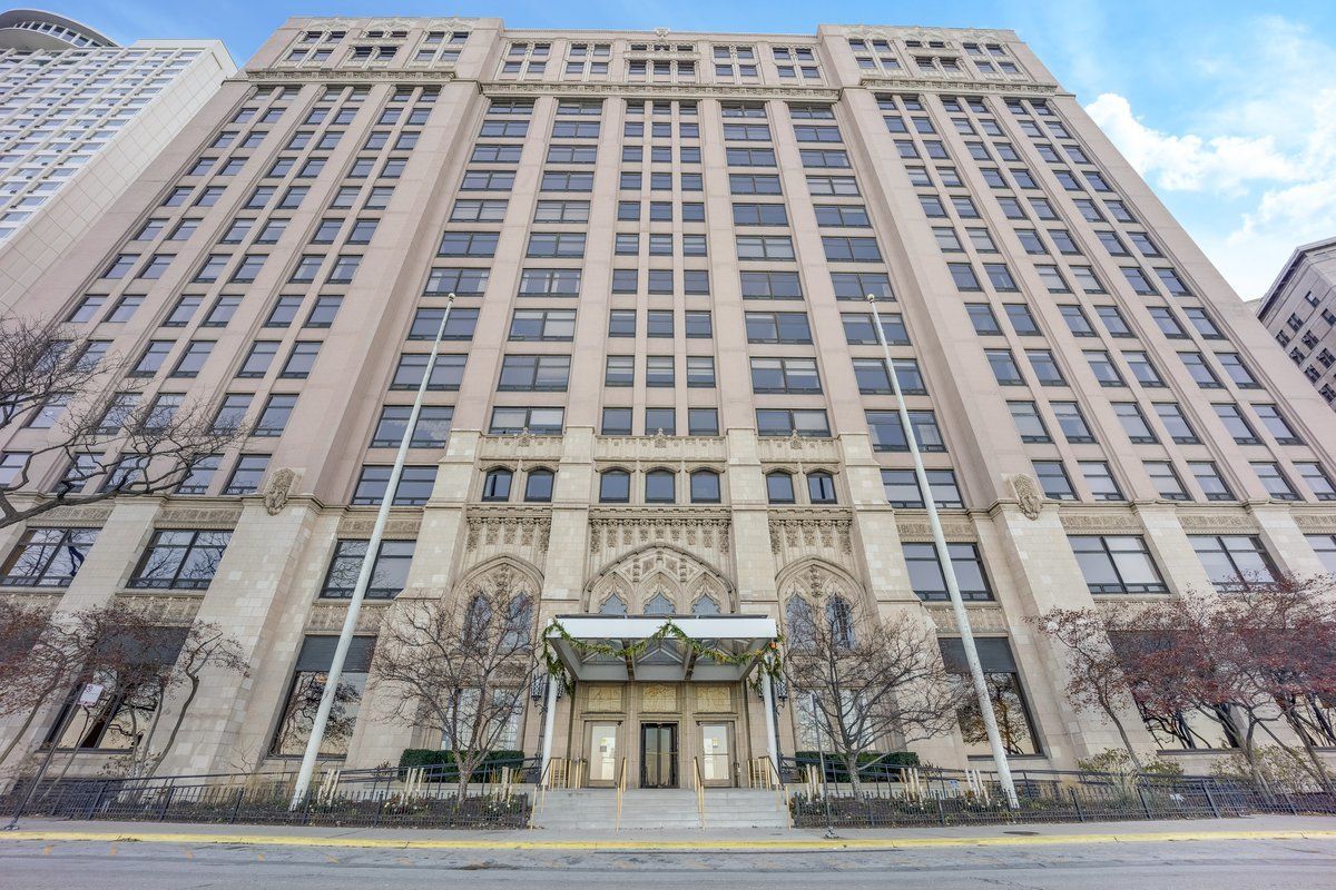 680 LAKE SHORE Drive, Chicago, IL 60611