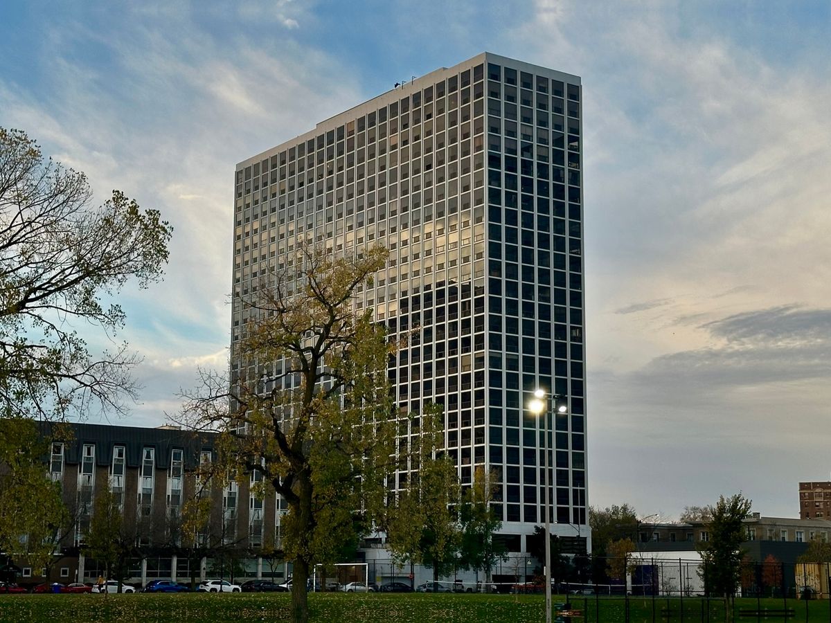 4343 Clarendon Avenue, Chicago, IL 60613