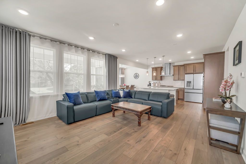23 Commons Circle, Hawthorn Woods, IL 60047