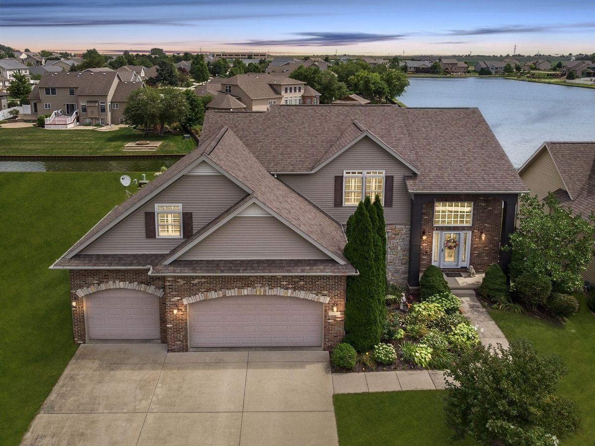 1303 Janet Drive, Bloomington, IL 61704